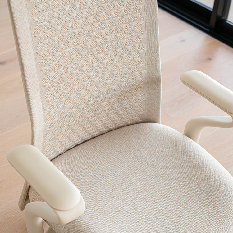 Desky Freya Ergonomic Mesh Chair