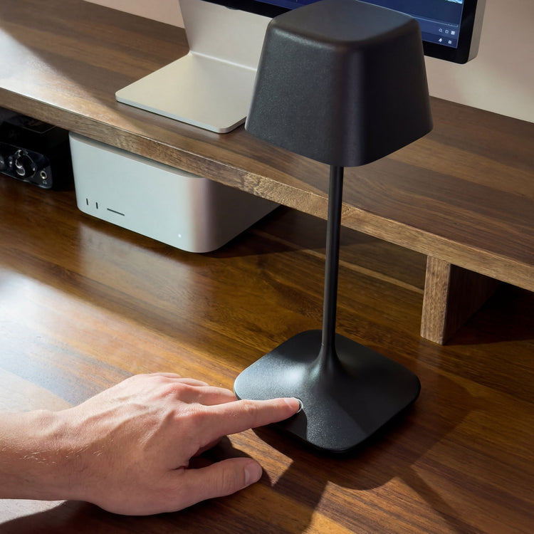 Desky Cube Cordless Desk Lamp in black minimalist wireless lamp