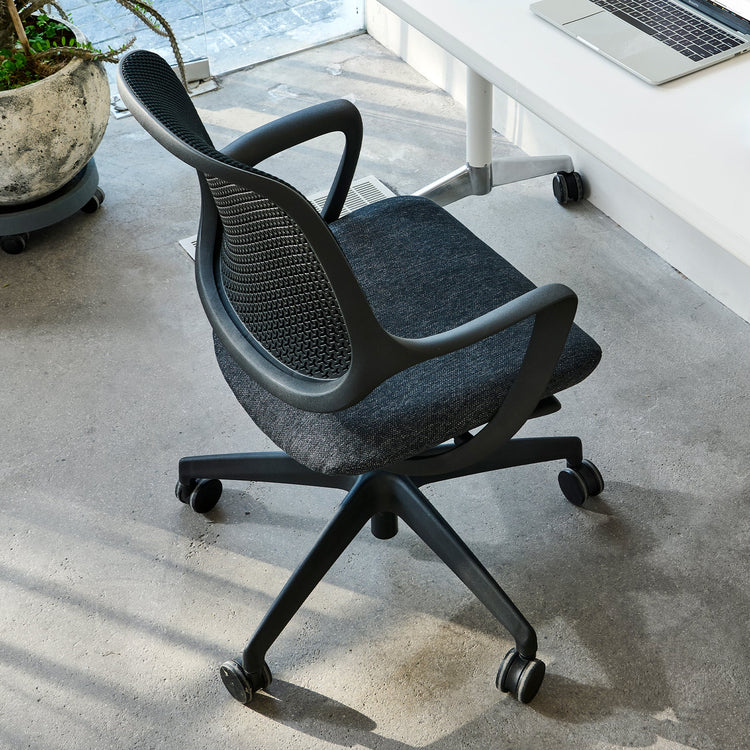 Egonomic low back chair Desky